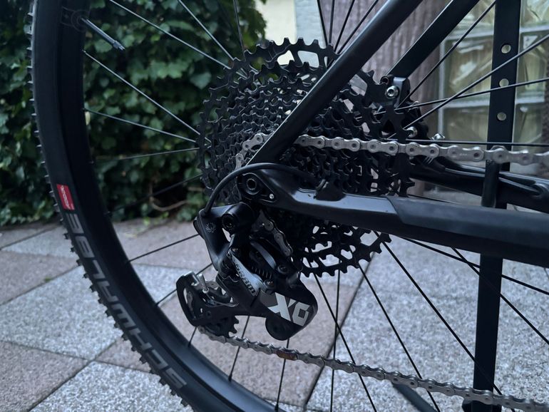 Použité Canyon CF8 SL 2020 Mountainbike — obrázek 6 z 17