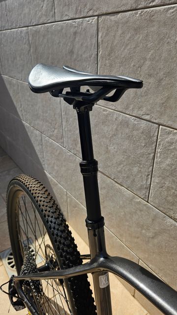 Orbea ALMA M51 2022 2022 Mountainbike usato, Nero — immagine 4 di 8