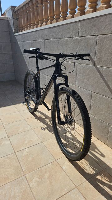 Orbea ALMA M51 2022 2022 Mountainbike usato, Nero — immagine 2 di 8