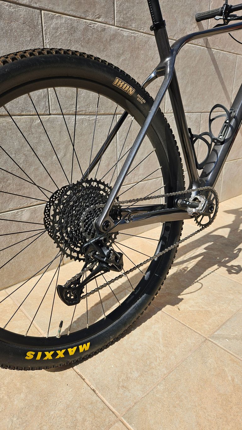 Orbea ALMA M51 2022 2022 Mountainbike usato, Nero — immagine 7 di 8