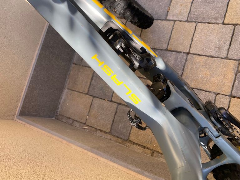 Used Trek Slash 9.8 XT 2022 2022 Mountainbike, Light Gray, 29 — image 4 of 11