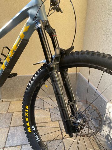 Used Trek Slash 9.8 XT 2022 2022 Mountainbike, Light Gray, 29 — image 6 of 11