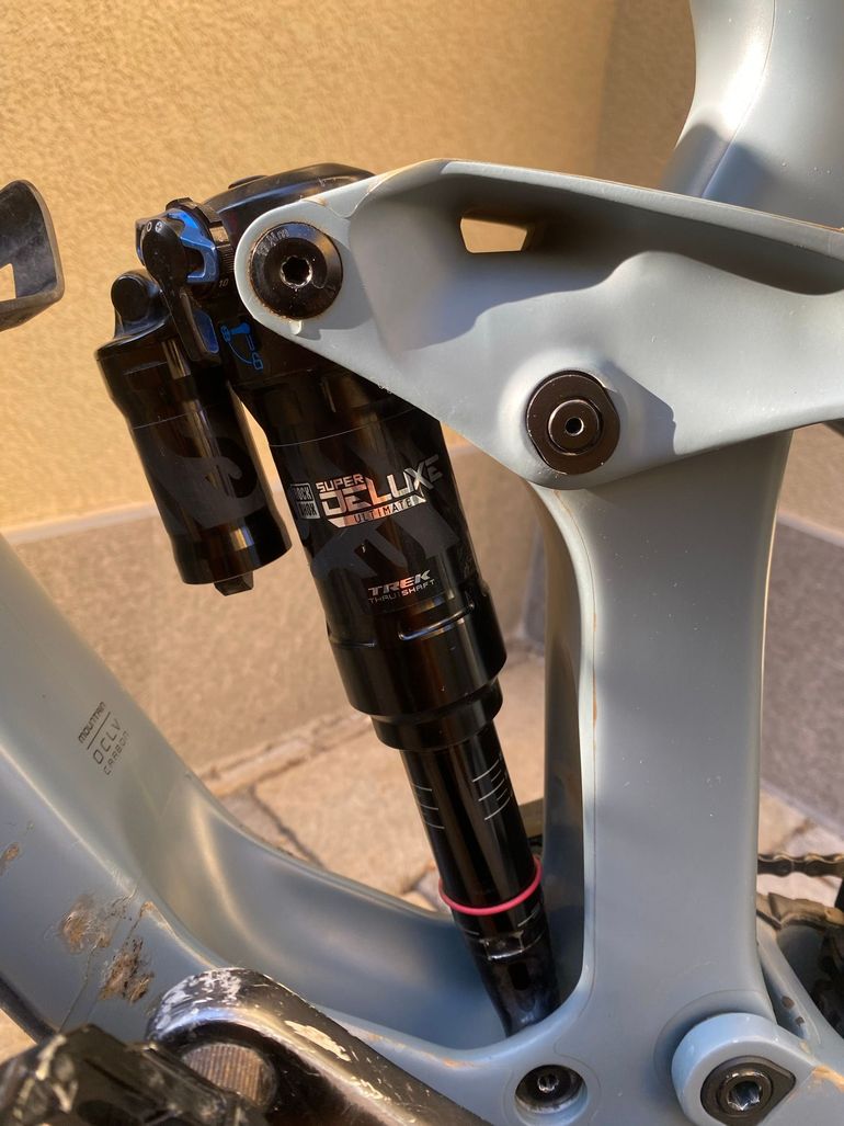 Used Trek Slash 9.8 XT 2022 2022 Mountainbike, Light Gray, 29 — image 7 of 11