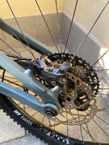 Used Trek Slash 9.8 XT 2022 2022 Mountainbike, Light Gray, 29 — image 8 of 11