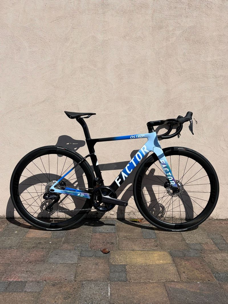Käytetty Factor Ostro Shimano Ultegra Di2 2025 Road & Gravel
