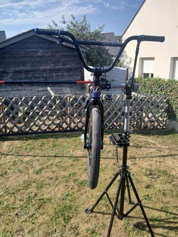 Used INSPYRE Custom Shimano Altus 2025 Road & Gravel, Blue — image 2 of 5