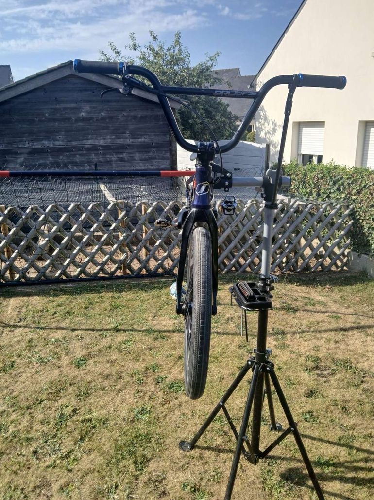 Used INSPYRE Custom Shimano Altus 2025 Road & Gravel, Blue — image 2 of 5