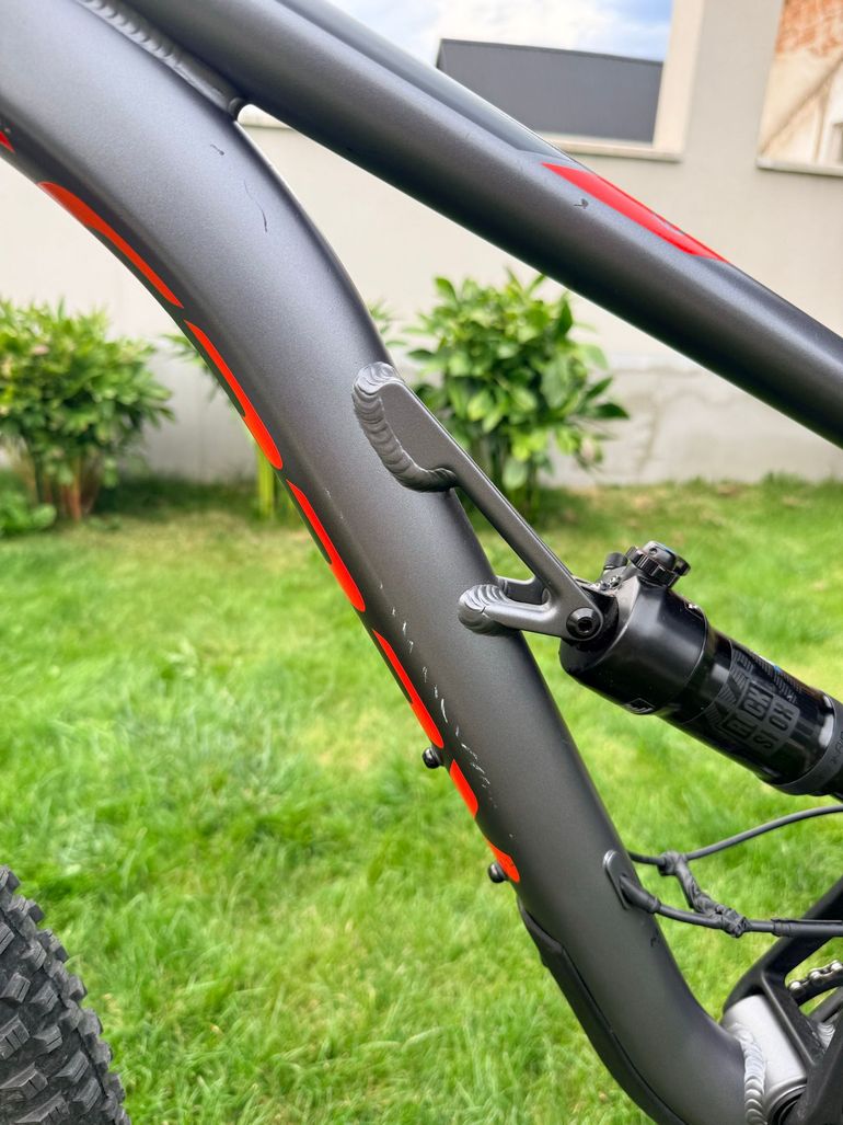Kellys THORX 10 29" 2021 2021 Mountainbike usato, Grigio chiaro — immagine 9 di 11