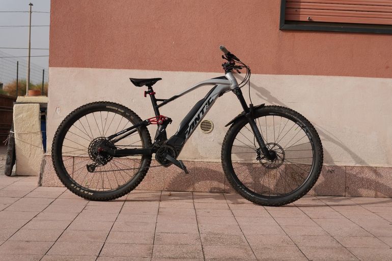 Fantic XTF 1.5 Race 2022 2022 Mountainbike de segunda mano, Gris claro — imagen 2 de 13