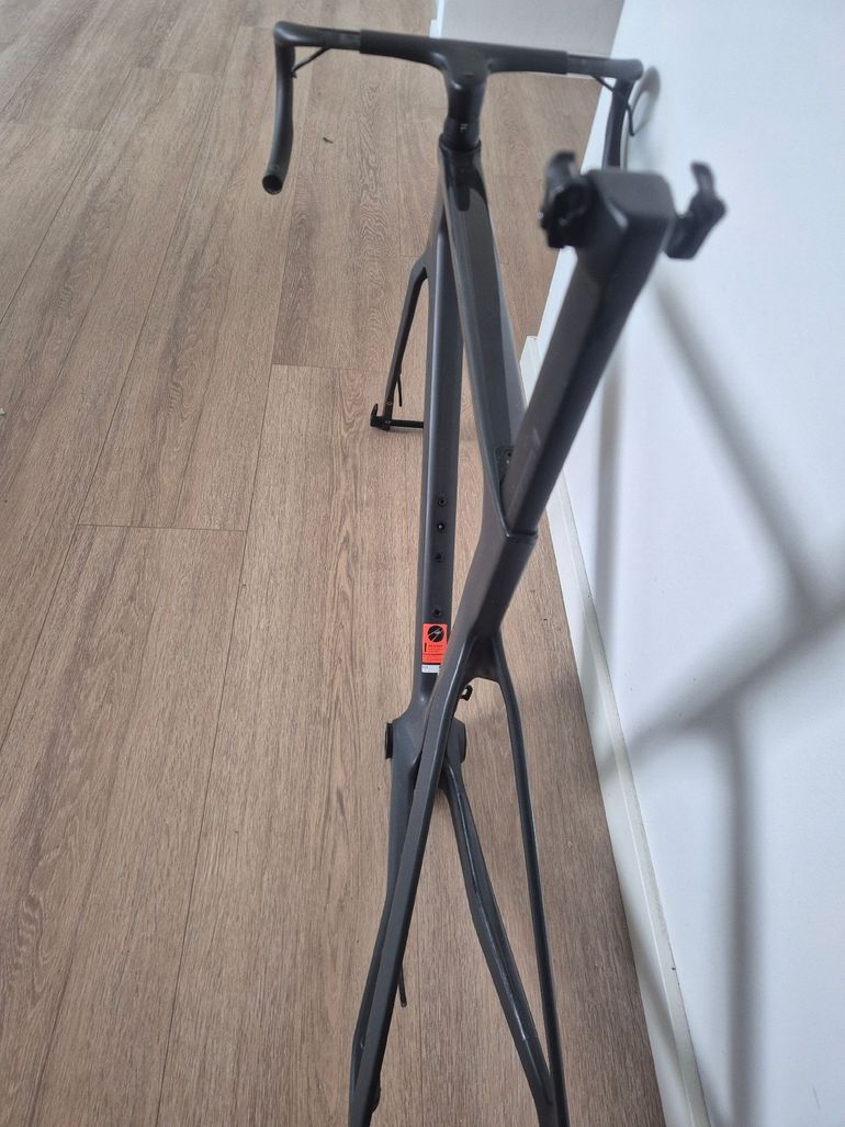 Used Canyon Aeroad CFR Disc Di2 2021 Frameset 2021 Road & Gravel, Black — image 3 of 7