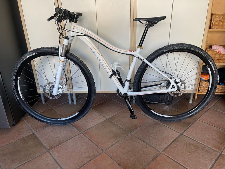 Used Specialized Jett Comp 29 2017 2017 Mountainbike, White — image 2 of 5