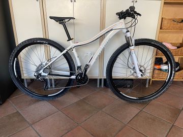 Used Specialized Jett Comp 29 2017 2017 Mountainbike, White — image 1 of 5