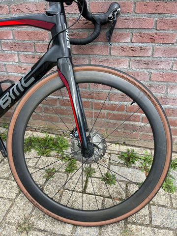 BMC Roadmachine 01 THREE 2018 2018 Road & Gravel d'occasion — image 2 sur 5
