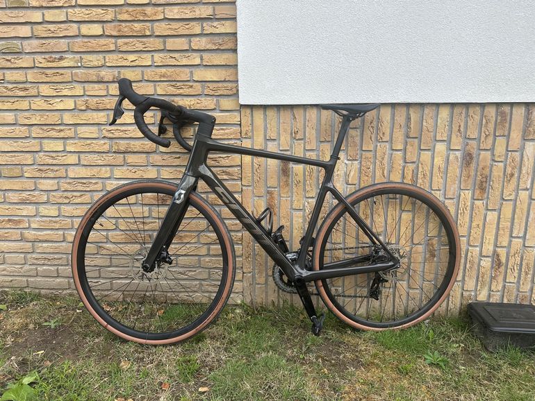 Used Scott Addict 10 2024 2024 Road & Gravel, Green — image 2 of 4