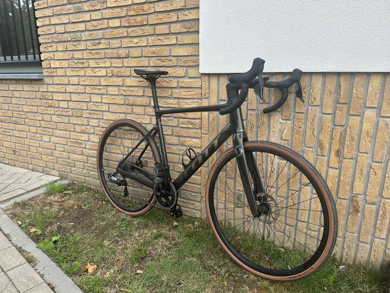 Used Scott Addict 10 2024 2024 Road & Gravel, Green — image 3 of 4