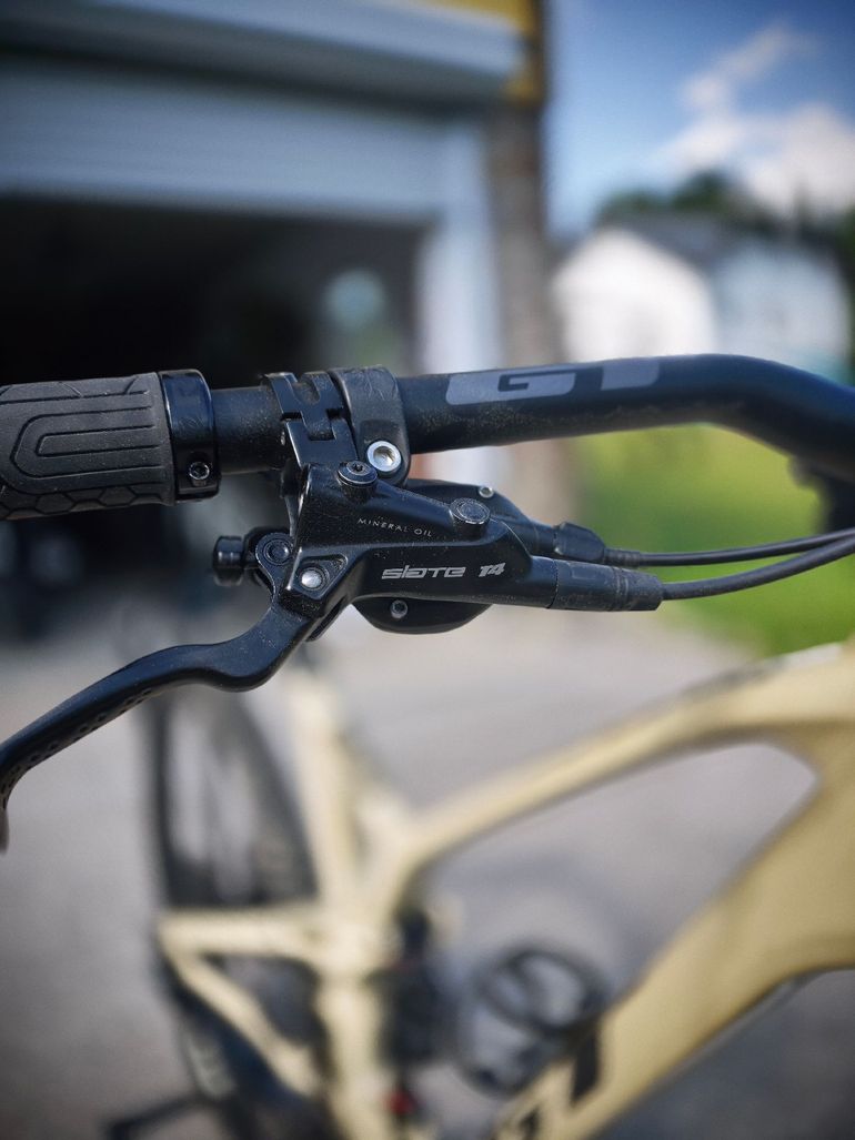 Używany GT Force Carbon Elite 2022 2022 Mountainbike — zdjęcie 10 z 12