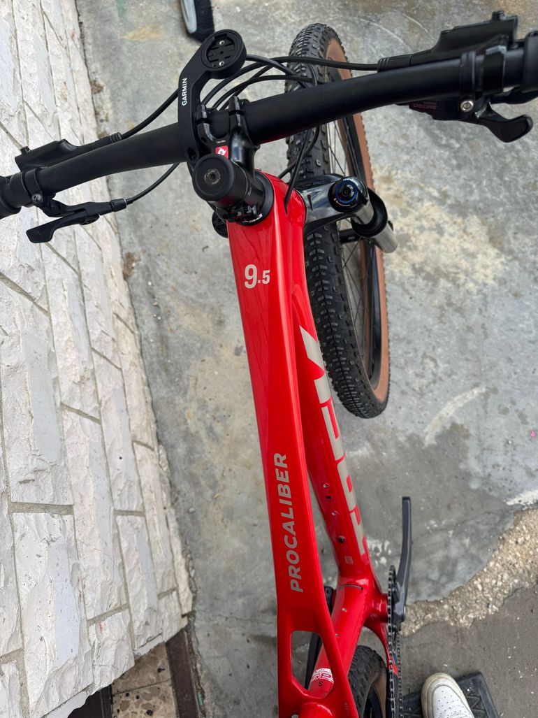 Trek Procaliber 9.5 Gen 3 2025 2025 Mountainbike usato, Rosso — immagine 5 di 6