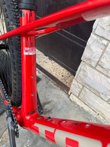 Trek Procaliber 9.5 Gen 3 2025 2025 Mountainbike usato, Rosso — immagine 3 di 6