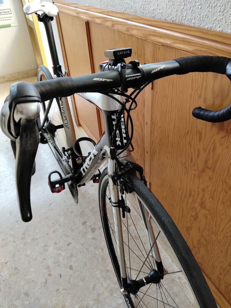 Used Trek Madone 4.5 H2 Compact 2014 2014 Road & Gravel, Black — image 3 of 6