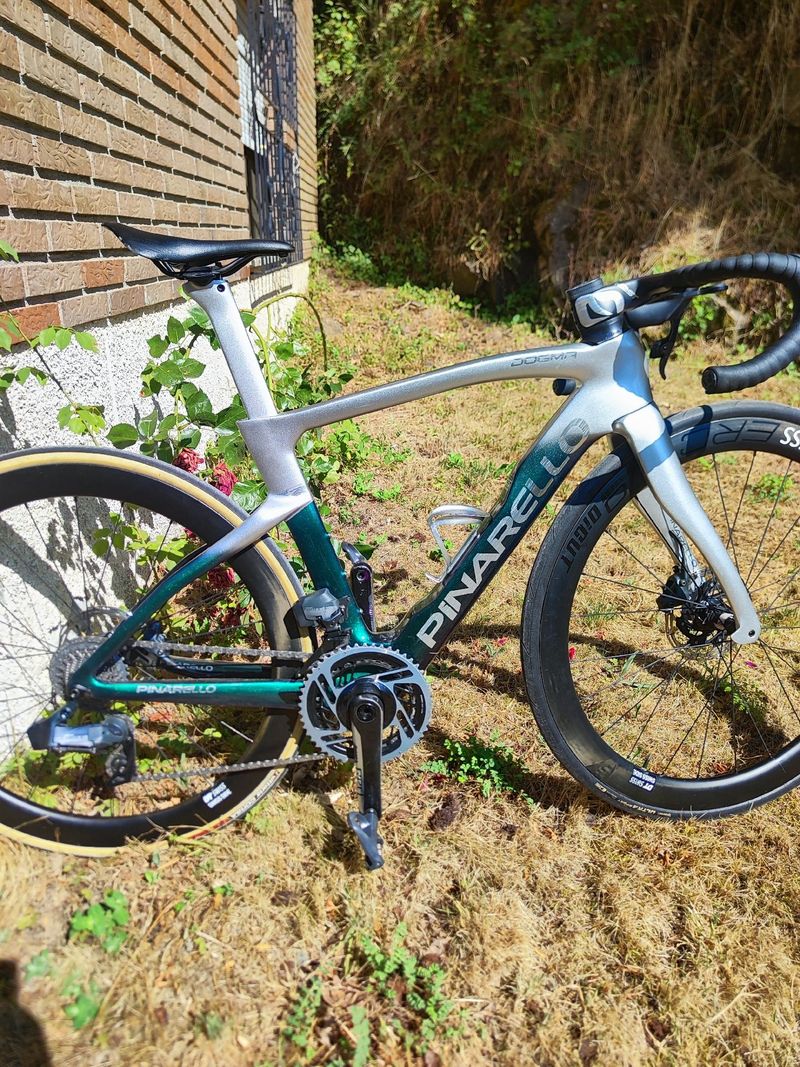 Pinarello Dogma F Disc 2023 2023 Road & Gravel d'occasion
