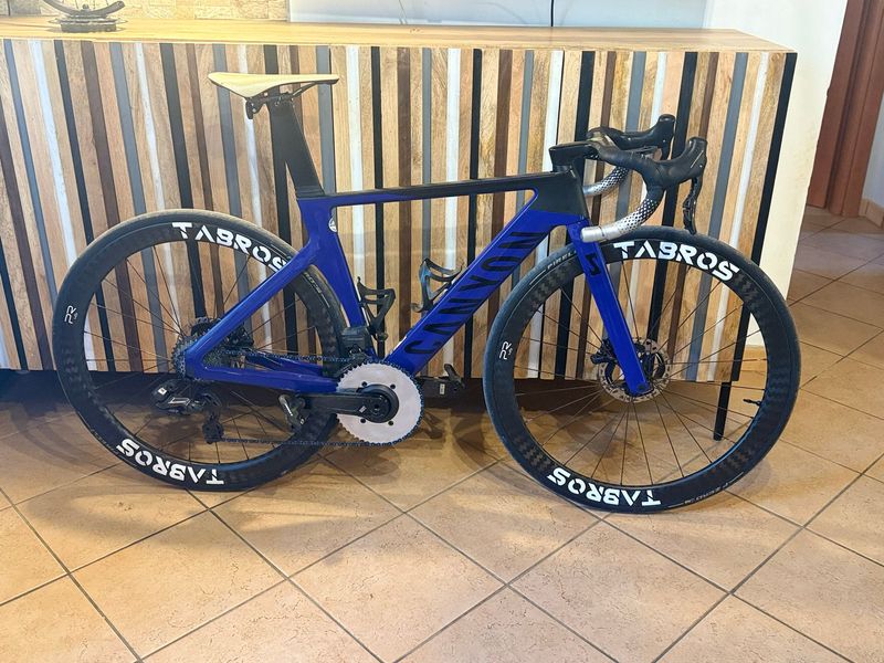 Tweedehands Canyon Aeroad CFR WRL 2023 2023 Road & Gravel