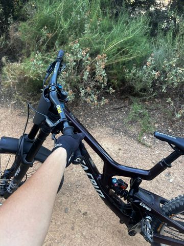 Used Santa Cruz V10 Frameset 2023 2023 Mountainbike, Red, 29, 27.5 — image 6 of 7