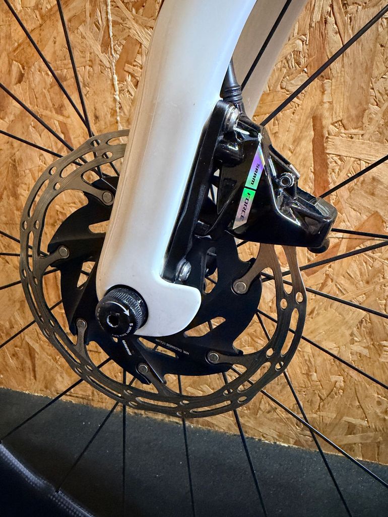 Brugt Pinarello F7 SRAM FORCE AXS 2023 2023 Road & Gravel — billede 8 af 17
