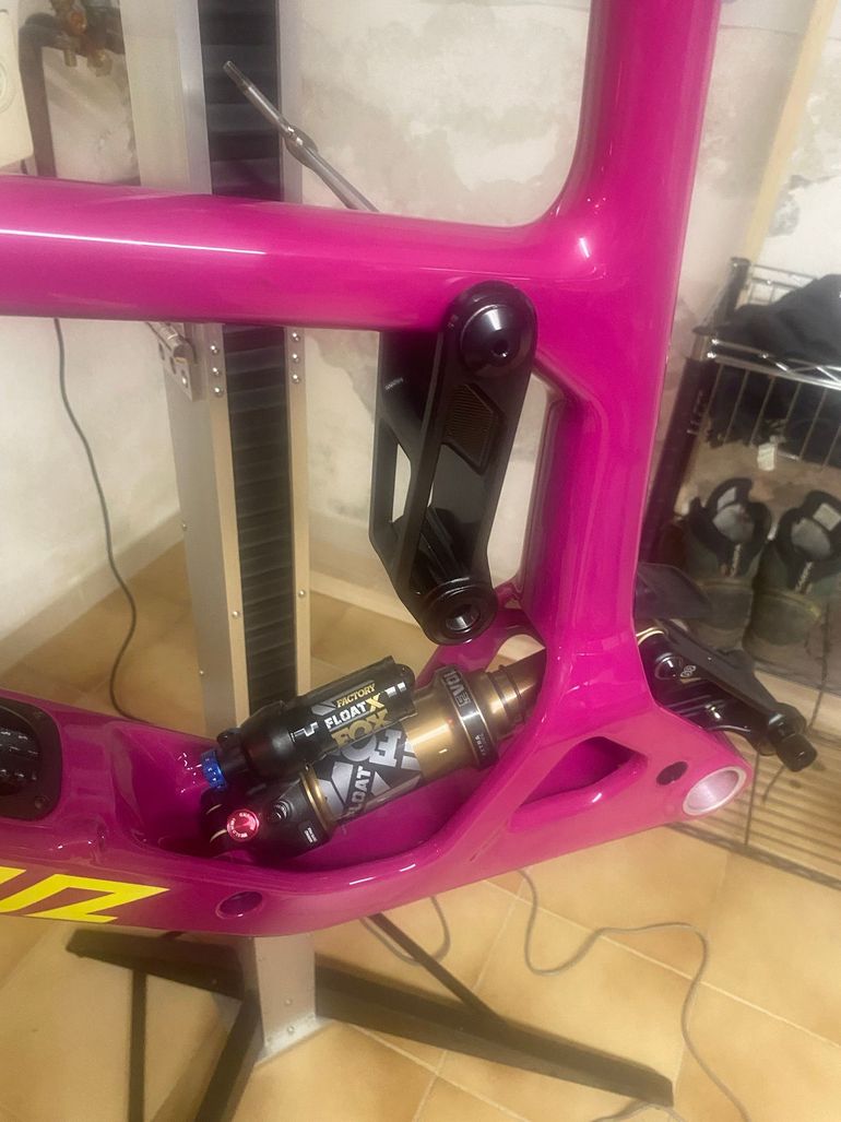 Tweedehands Santa Cruz Bronson GX AXS 2026 Frameset 2026 Mountainbike — afbeelding 2 van 4