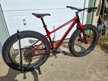 Used Trek Farley 9.6 2024 2024 Mountainbike, Red, 27.5 — image 2 of 4