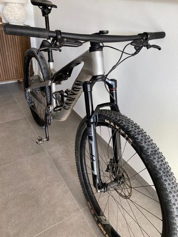 Używany Canyon Lux Trail CF 9 2024 2024 Mountainbike — zdjęcie 2 z 9