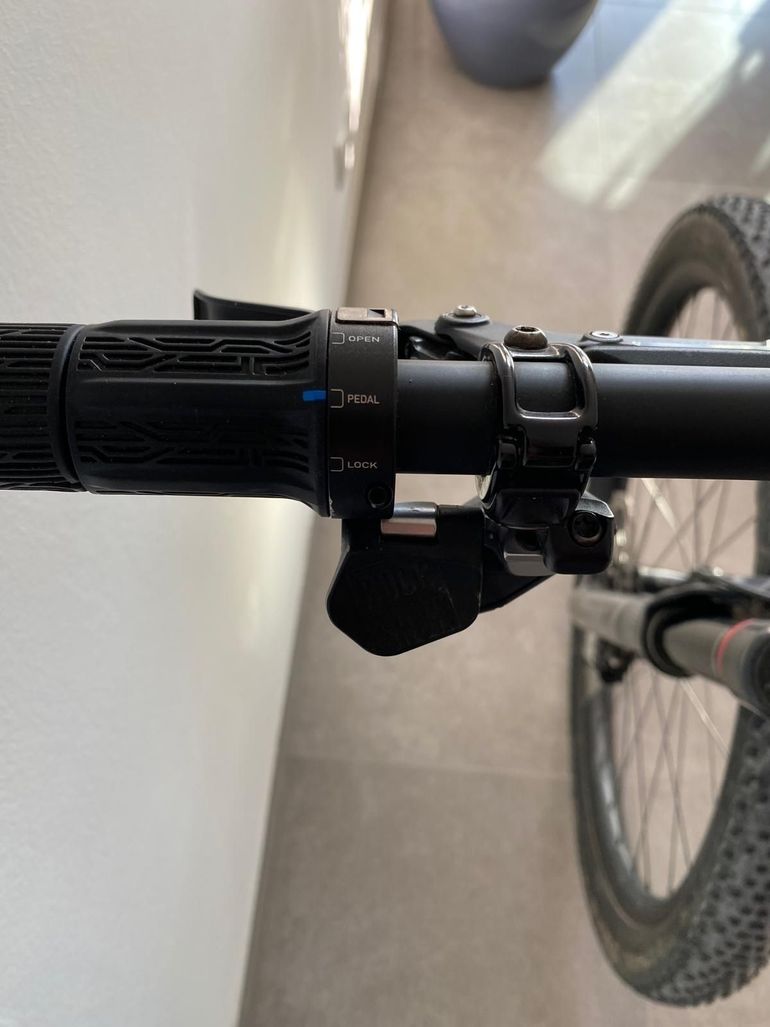 Używany Canyon Lux Trail CF 9 2024 2024 Mountainbike — zdjęcie 7 z 9