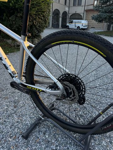 Scott Scale 710 2020 2021 Mountainbike usato, Grigio chiaro — immagine 3 di 9