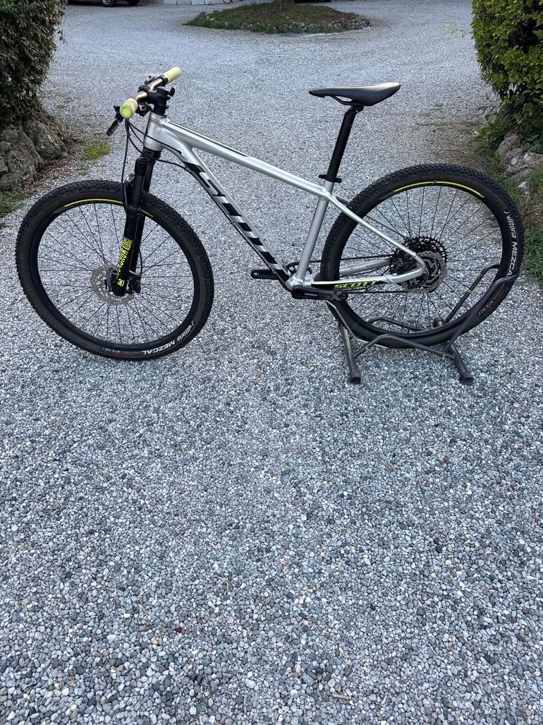 Scott Scale 710 2020 2021 Mountainbike usato, Grigio chiaro — immagine 2 di 9