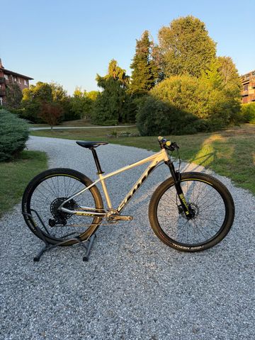 Scott Scale 710 2020 2021 Mountainbike usato, Grigio chiaro — immagine 1 di 9