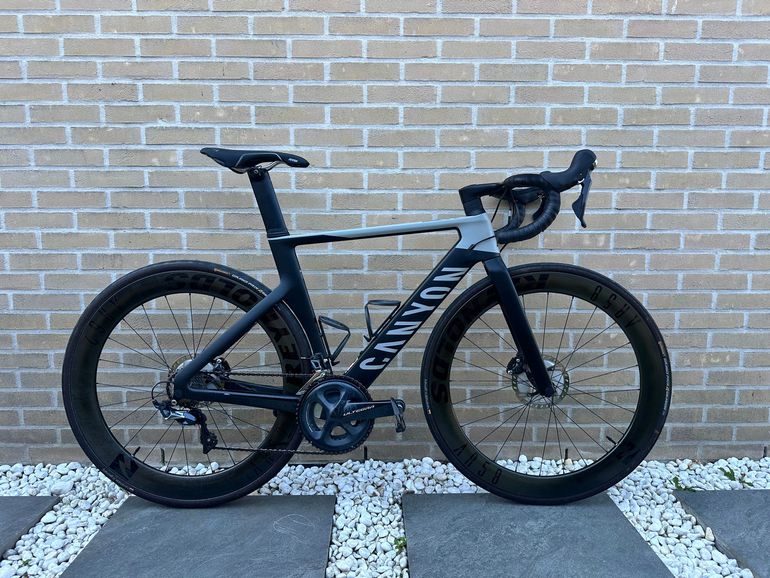 Canyon Aeroad CF SL 8 Disc 2021 2021 Road & Gravel usato, Grigio chiaro — immagine 1 di 8