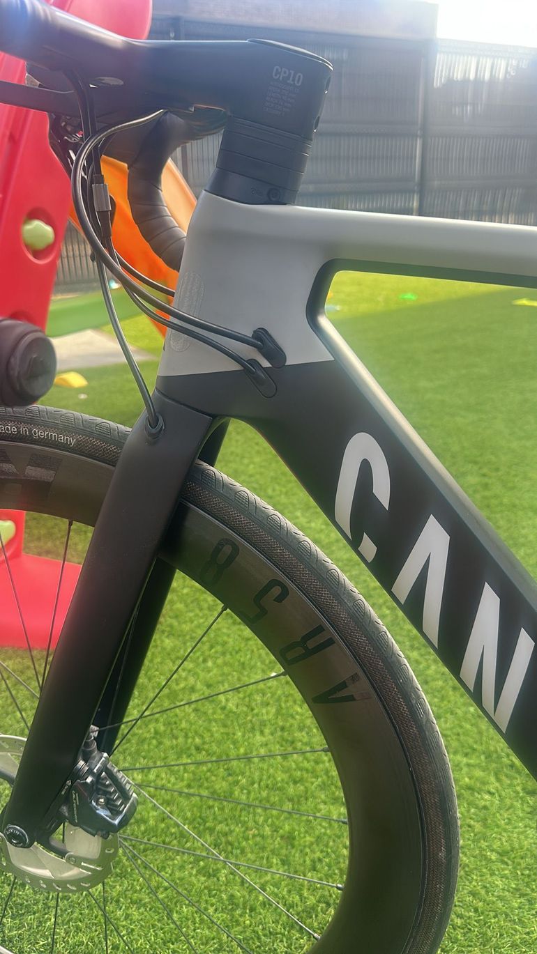Canyon Aeroad CF SL 8 Disc 2021 2021 Road & Gravel usato, Grigio chiaro — immagine 2 di 8