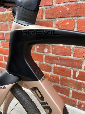 Used Pinarello Grevil Shimano GRX 2025 Road & Gravel, Light Gray — image 16 of 16