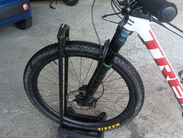 Used Trek Procaliber 9.8 2022 2022 Mountainbike, White, 29 — image 4 of 5