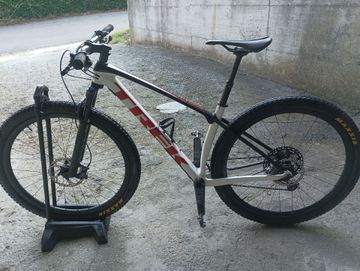 Used Trek Procaliber 9.8 2022 2022 Mountainbike, White, 29 — image 2 of 5