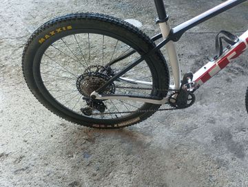 Used Trek Procaliber 9.8 2022 2022 Mountainbike, White, 29 — image 3 of 5