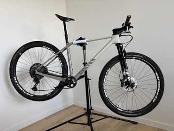 Used Canyon Exceed CF 7 2024 2024 Mountainbike, White, 29 — image 1 of 10