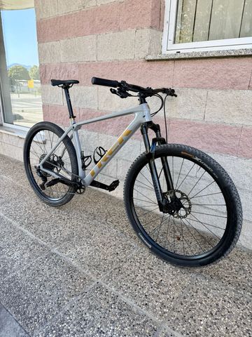 Gebrauchtes Trek Procaliber 9.6 2024 2024 Mountainbike, Hellgrau, 29 — Bild 2 von 6