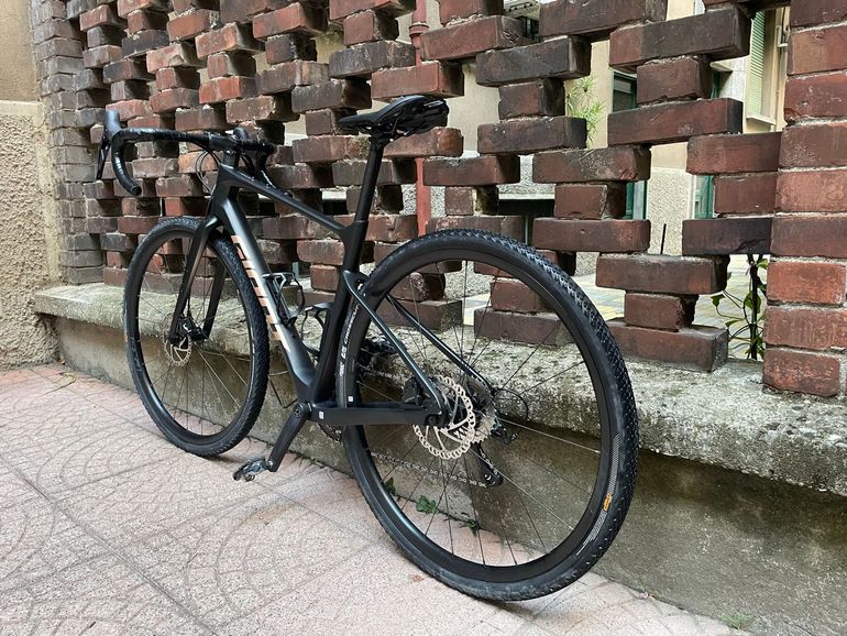 Giant Revolt Advanced 3 2022 2022 Road & Gravel d'occasion — image 3 sur 18