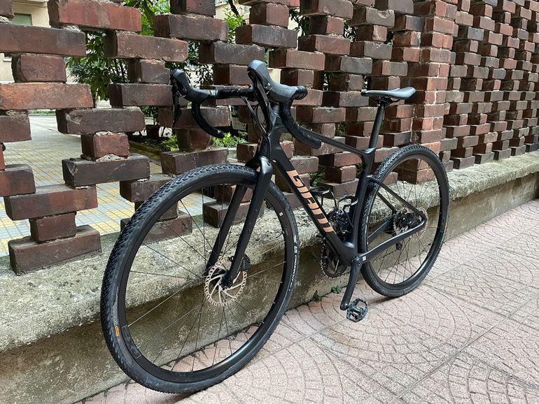 Giant Revolt Advanced 3 2022 2022 Road & Gravel d'occasion — image 2 sur 18
