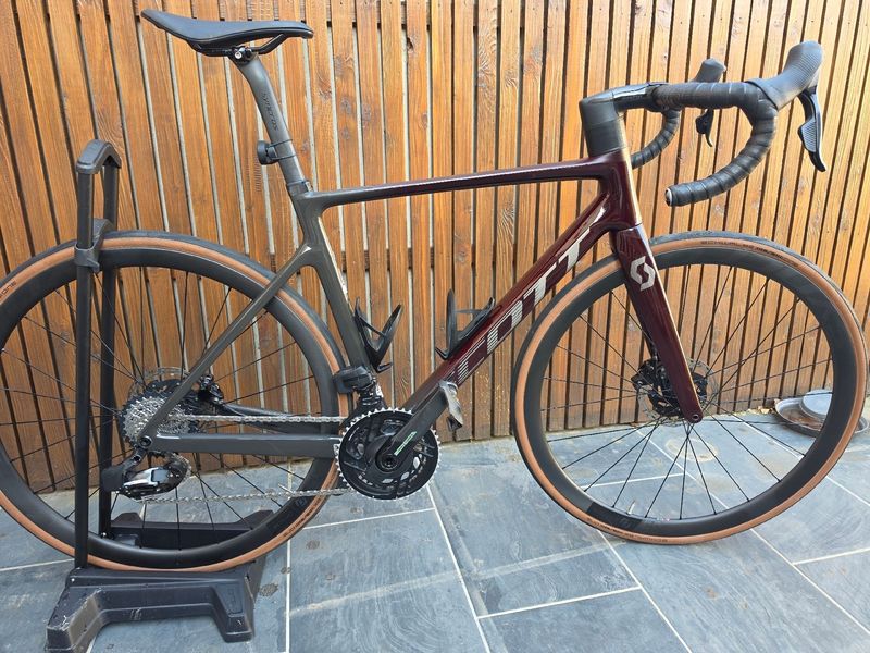 Scott Addict RC 10 2024 2024 Road & Gravel d'occasion