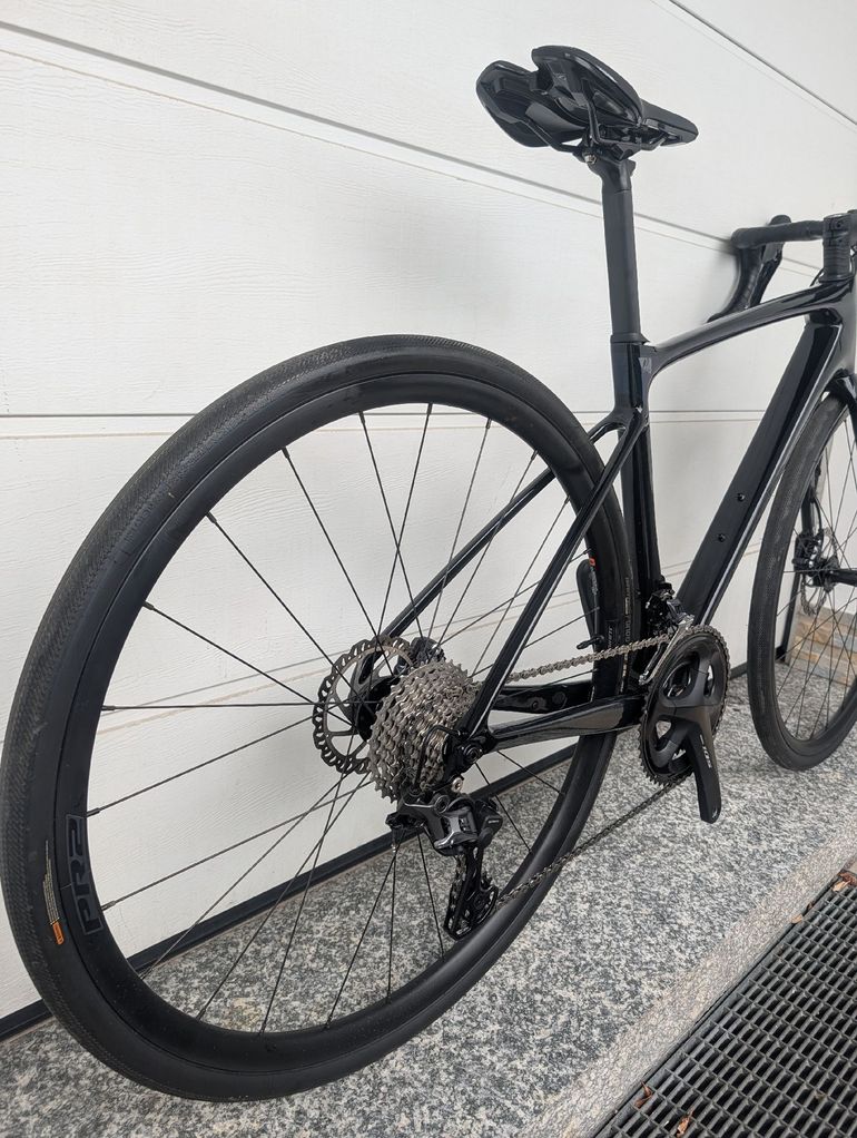 Giant Defy Advanced 1 2022 2022 Road & Gravel de segunda mano, Negro — imagen 3 de 13