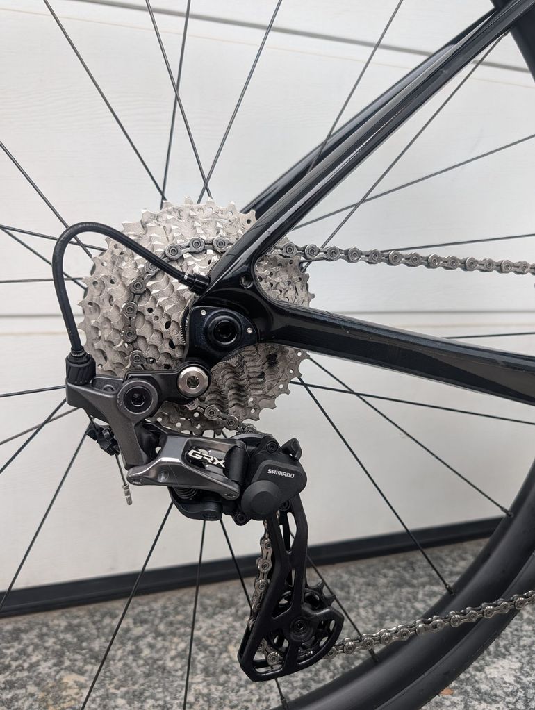 Giant Defy Advanced 1 2022 2022 Road & Gravel de segunda mano, Negro — imagen 4 de 13