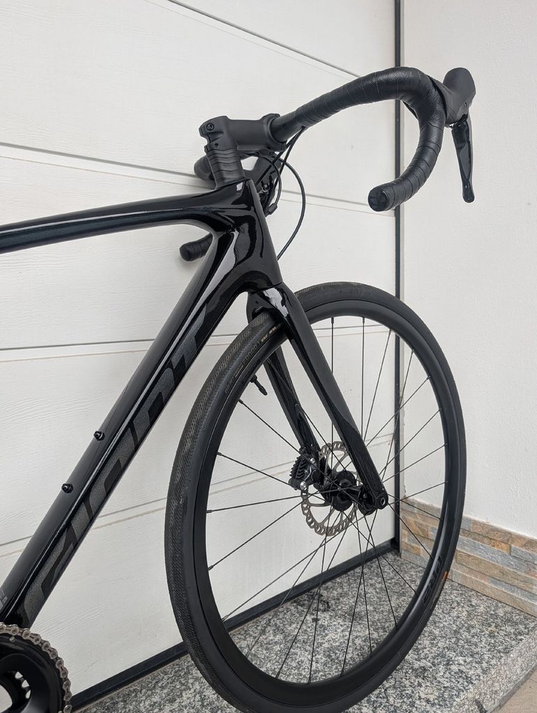 Giant Defy Advanced 1 2022 2022 Road & Gravel de segunda mano, Negro — imagen 2 de 13