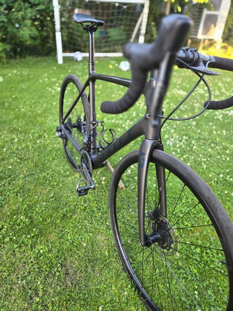 Używany Scott Addict SE disc 2021 2021 Road & Gravel — zdjęcie 2 z 6