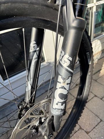 Used Specialized Status 140 2022 2022 Mountainbike, White, 29, 27.5 — image 10 of 14